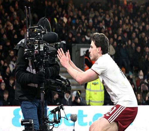 激战正酣,背靠背对决,悬念迭起,米兰体育官网,米兰体育直播,体育赛事直播,足球直播