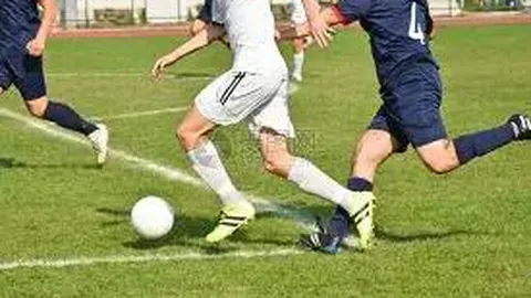 曼联揭晓2025-26赛季第二客场球衣款式