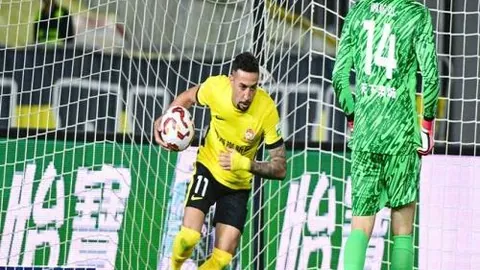 斯图加特10将挑战法兰克福，格策一箭穿心，达希勒被红牌罚下