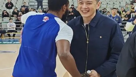 掘金逆袭湖人，NBA焦点战解析：揭秘掘金胜势背后的秘密！